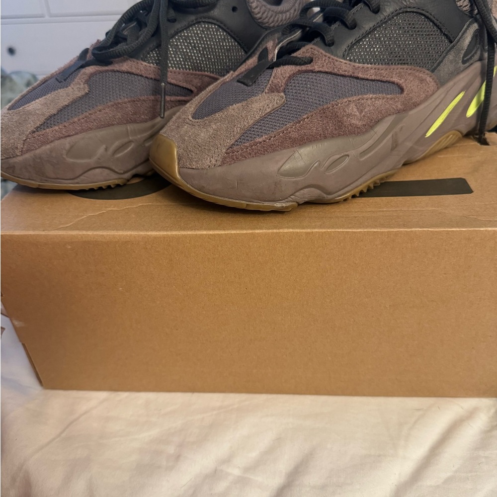 adidas Yeezy Boost 700 ‘Mauve’